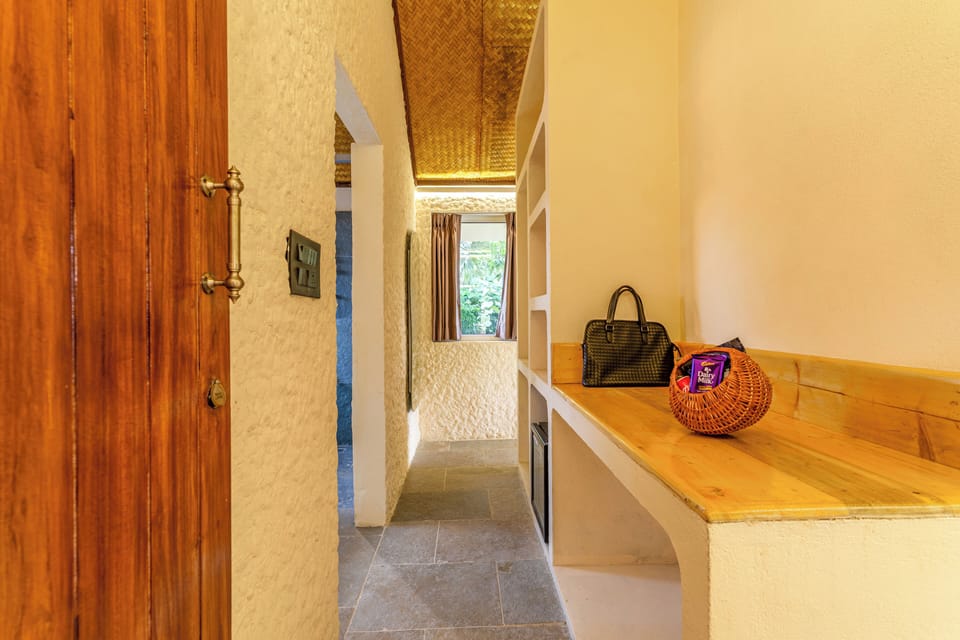 Deluxe Suite, Pool View | Iron/ironing board, free WiFi