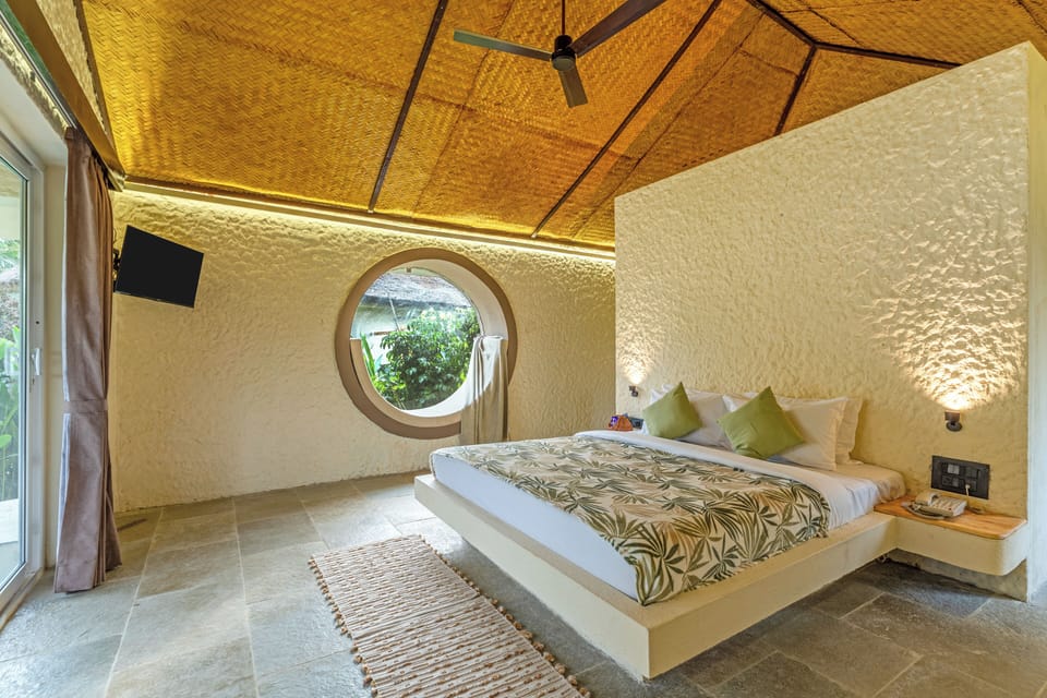 Suite, Pool View | Iron/ironing board, free WiFi