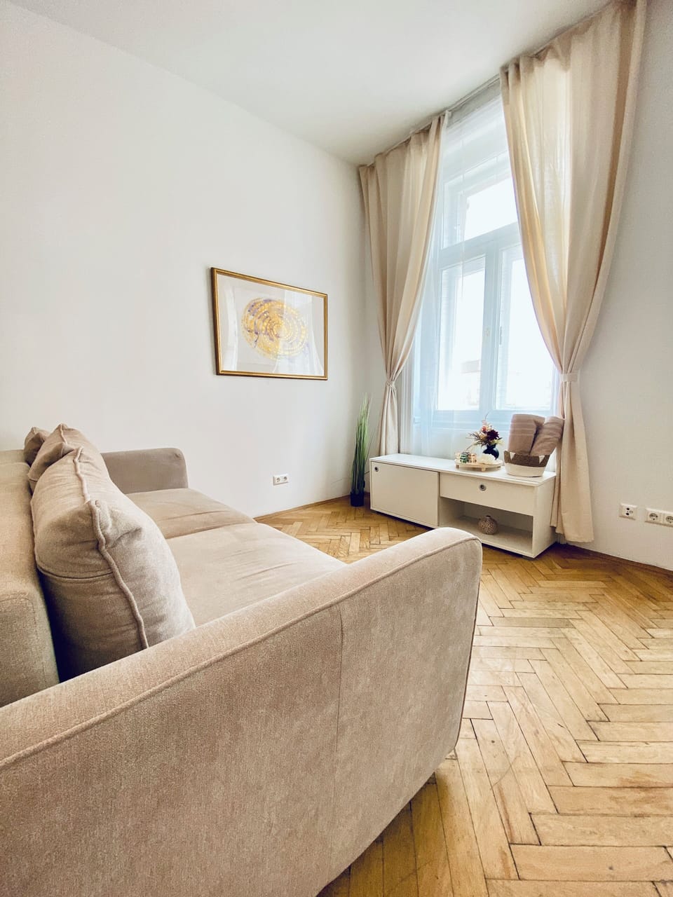 Basic Apartment | Iron/ironing board