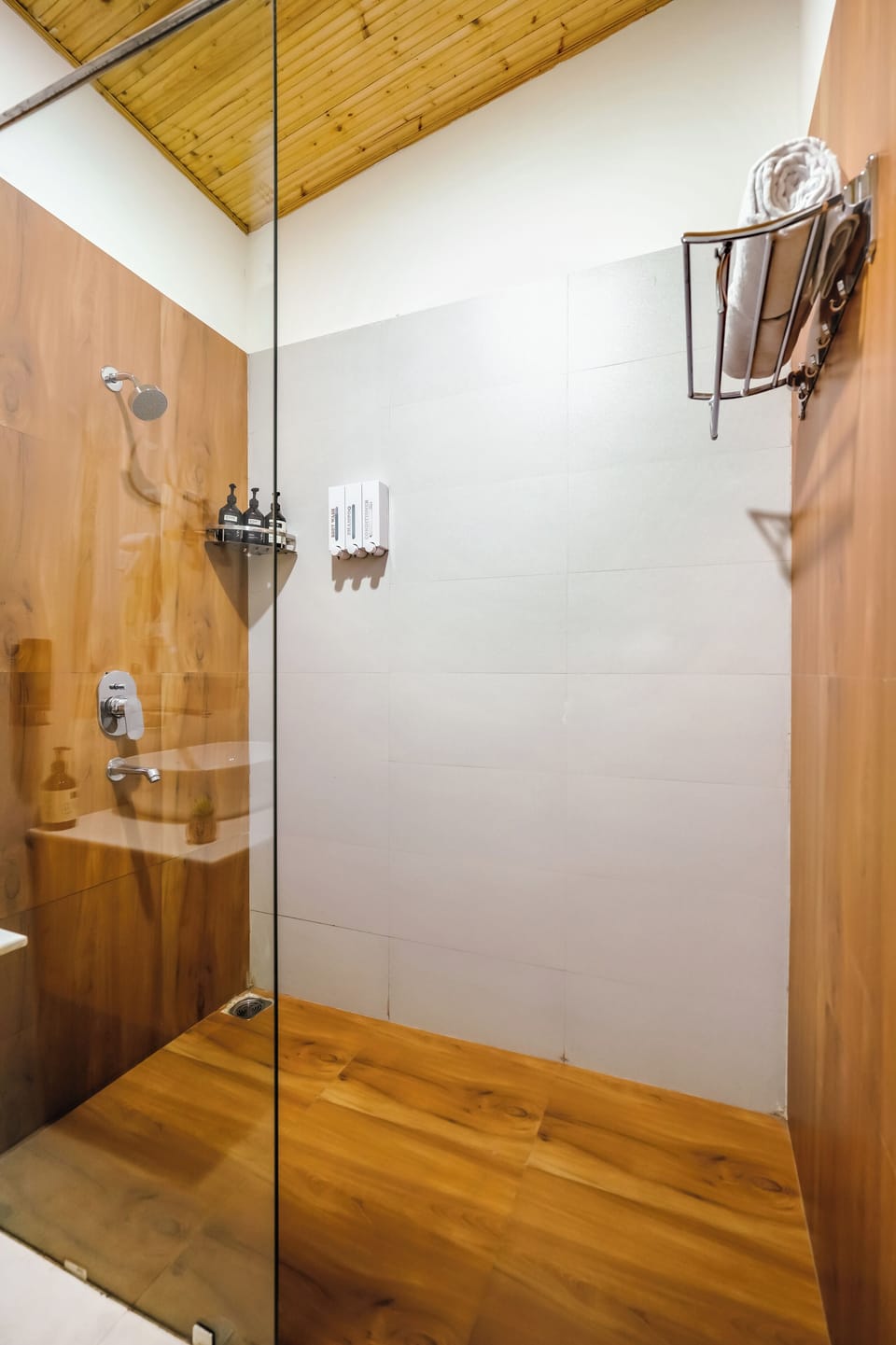 Classic Suite, Hill View | Iron/ironing board (on request), WiFi (free)