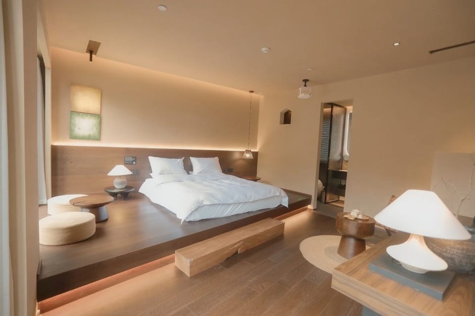 Classic Double Room | Desk, blackout drapes, iron/ironing board, free WiFi