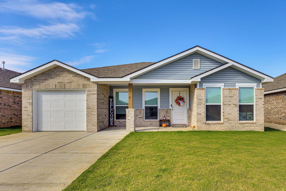 House (3 Bedrooms) | Front of property