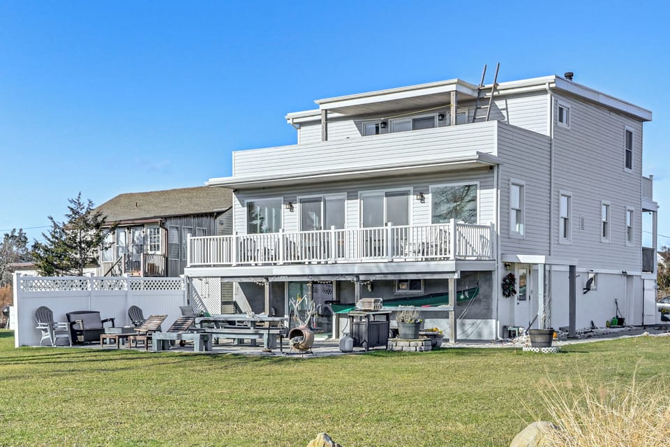 Apartment (3 Bedrooms) | Front of property