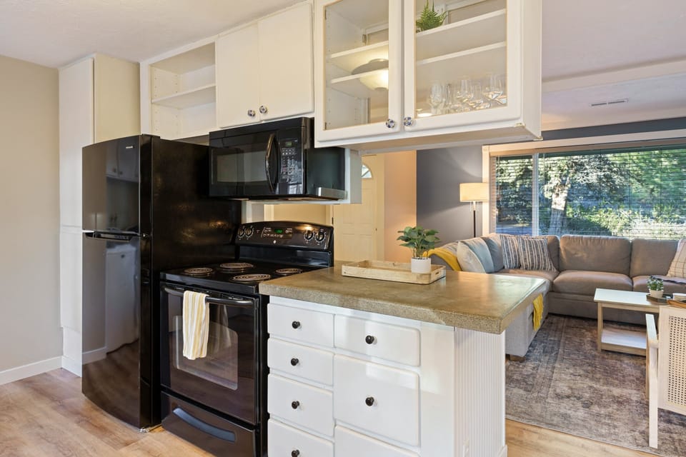 House, 3 Bedrooms | Private kitchen | Coffee/tea maker, fridge, oven, toaster