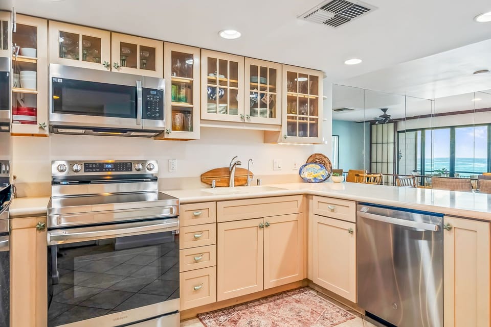 Full Kitchen - Large microwave as well as full sizes dishwasher. Cook with a view of the Hawaiian waters.Open concept downstairs area.