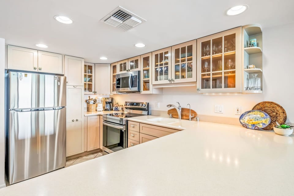 Full Kitchen - Beautiful kitchen with large prep island and room for several people to assist. All brand new appliances.