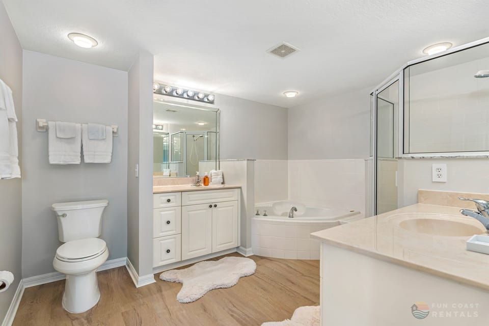 Ensuite Master Bathroom with Jetted Tub