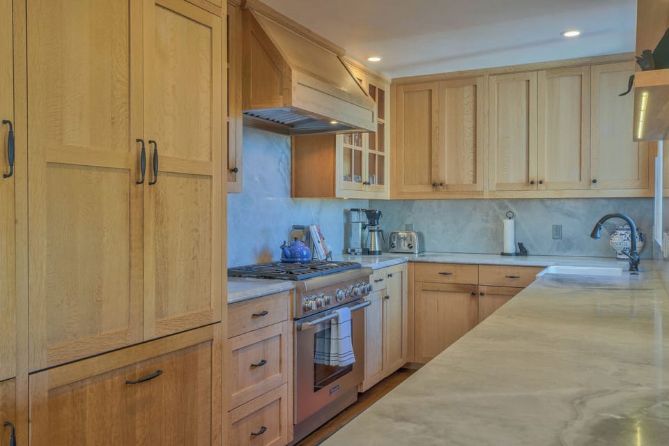 Fully Equipped Gourmet Kitchen