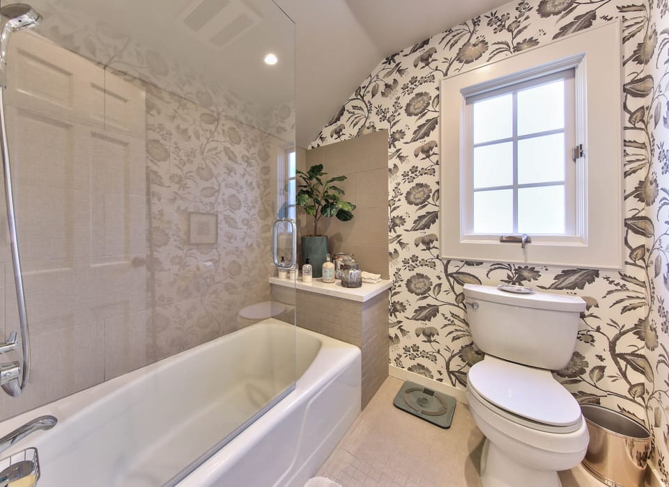 En-Suite Bath with Shower-Over-Tub for Bedroom #2