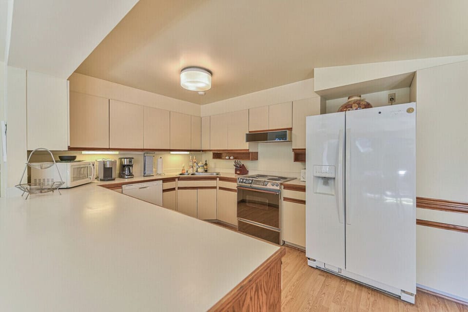 Fully-Equipped Kitchen and Lots of Places to Gather