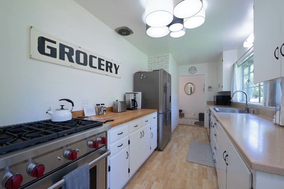 Thoughtful Updates in this Wel-Equipped Kitchen