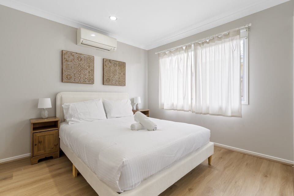 Spacious 4-bed House With Secure Parking Apartment in Brisbane