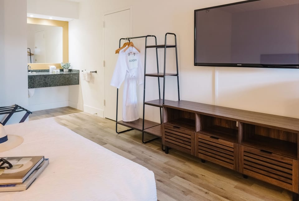 Double Room, 1 Queen Bed, Accessible | Laptop workspace, soundproofing, iron/ironing board, WiFi