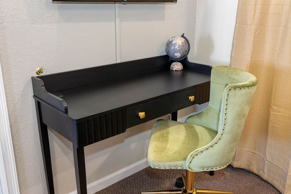 Desk/Work Area