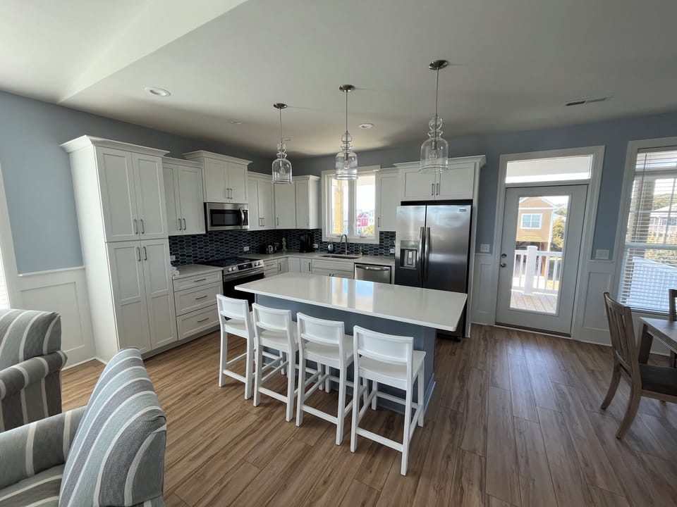 Fully stocked kitchen with seating at island