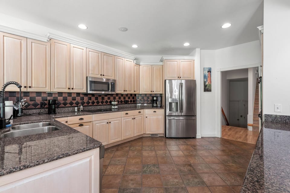CC107: Sunset Sound | Bottom Level Kitchen