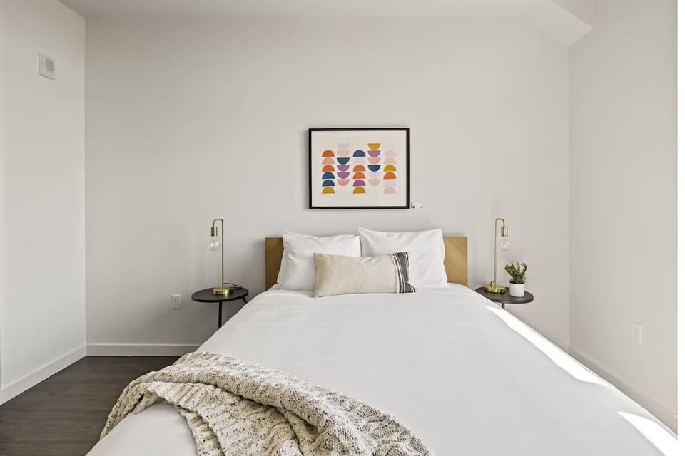 Unwind in crisp linens and a calm, minimalist retreat.