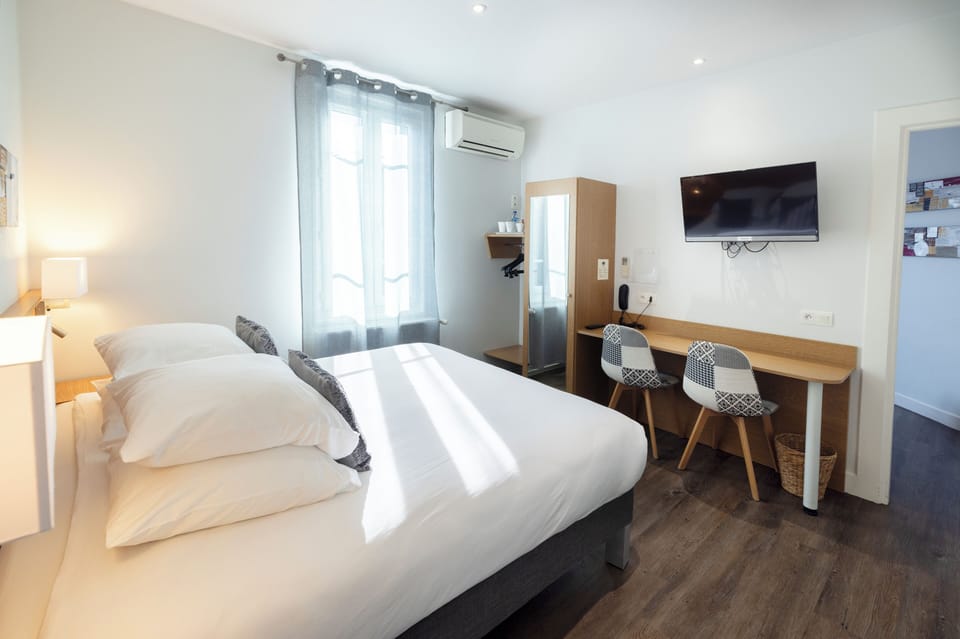 Family Quadruple Room | In-room safe, soundproofing, iron/ironing board, free WiFi