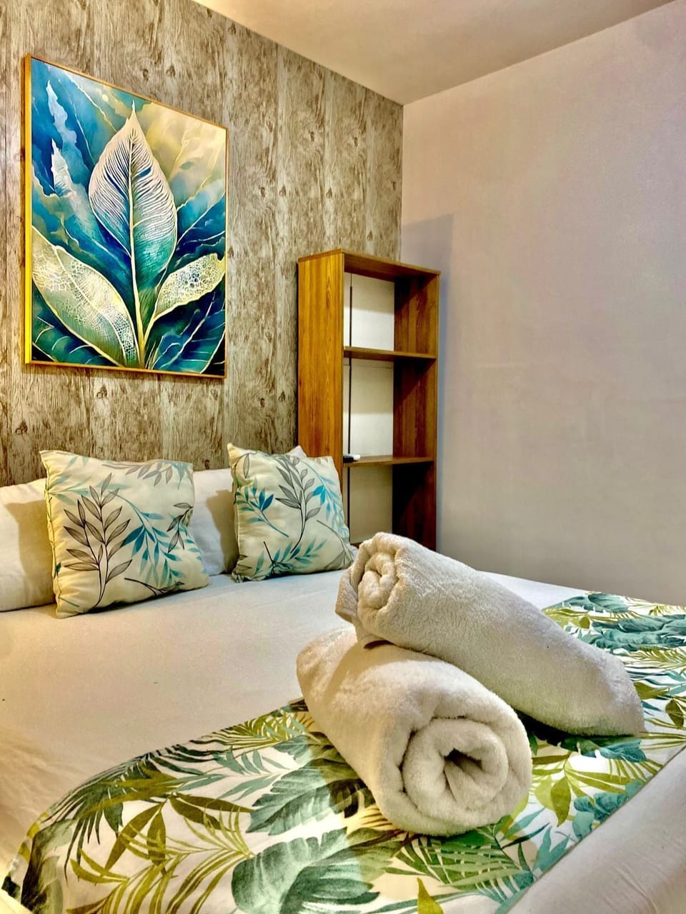 Standard Double Room | Desk, laptop workspace, soundproofing, iron/ironing board
