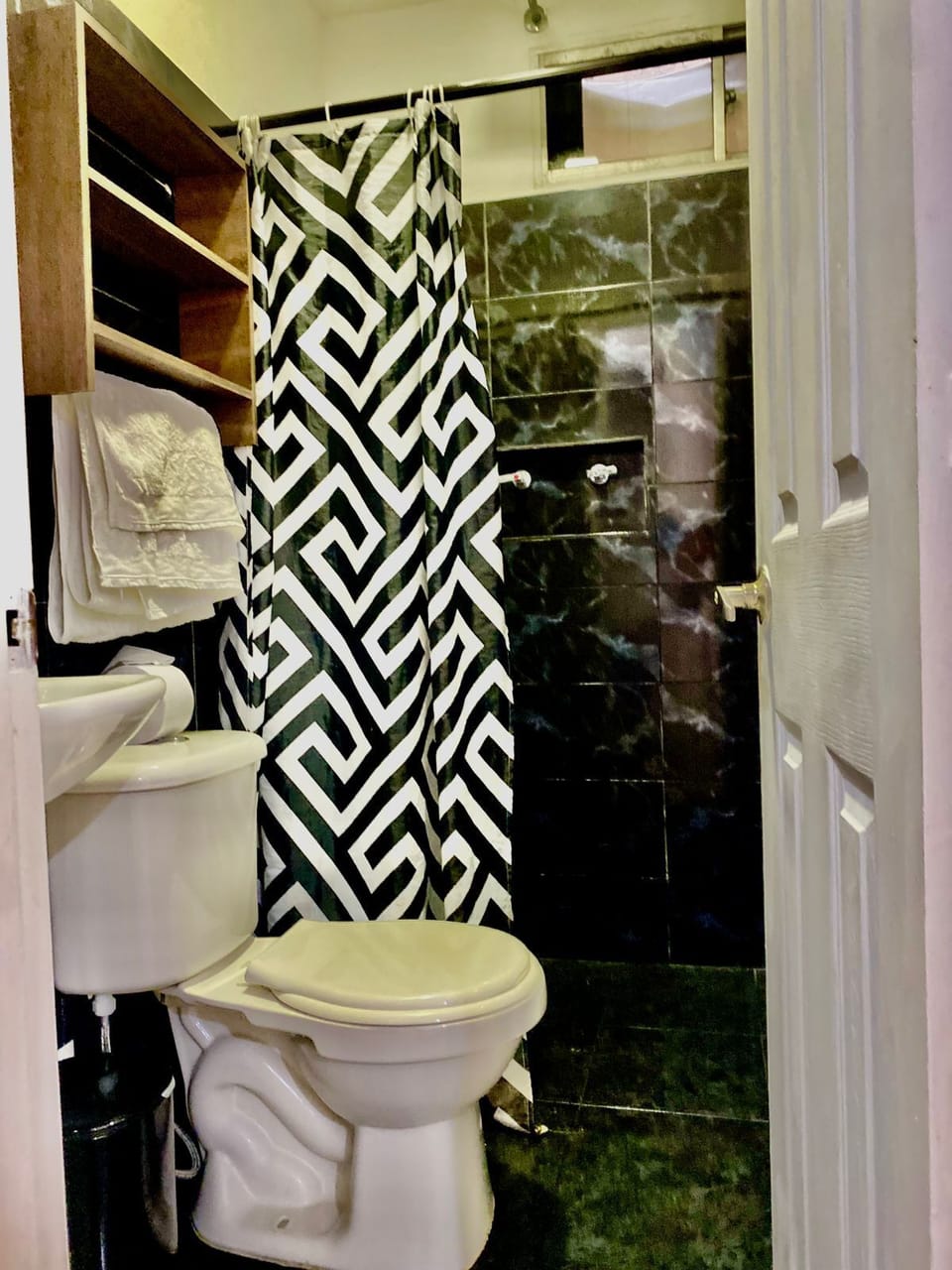 Standard Double Room | Bathroom | Shower, towels