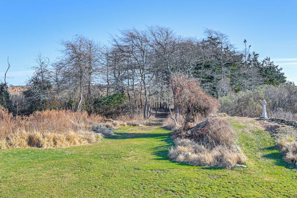 On-Site Trail to Waterfront