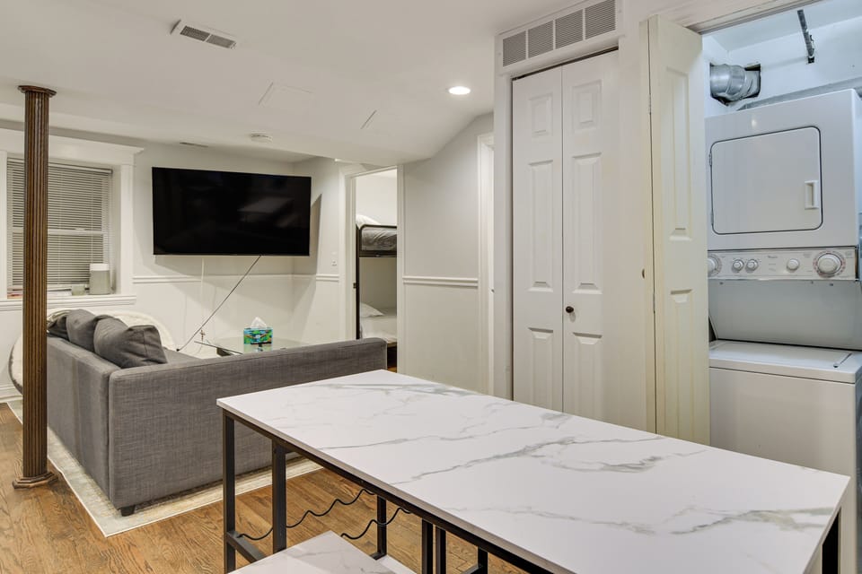 Laundry Closet | Washer & Dryer