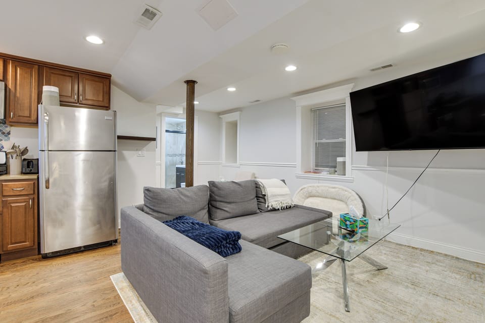 Living Room | Full Sleeper Sofa | Smart TV | Free WiFi | Central A/C & Heat