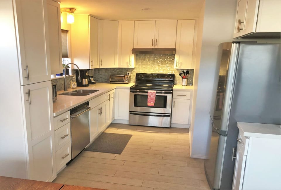 Luxury House, 3 Bedrooms, Kitchen | Private kitchen | Electric kettle, toaster