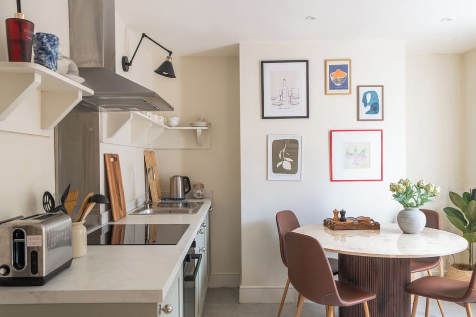 Deluxe Apartment, Balcony, City View | Private kitchen | Electric kettle
