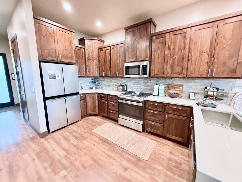 1) Well-equipped kitchen with full-size appliances and ample counter space