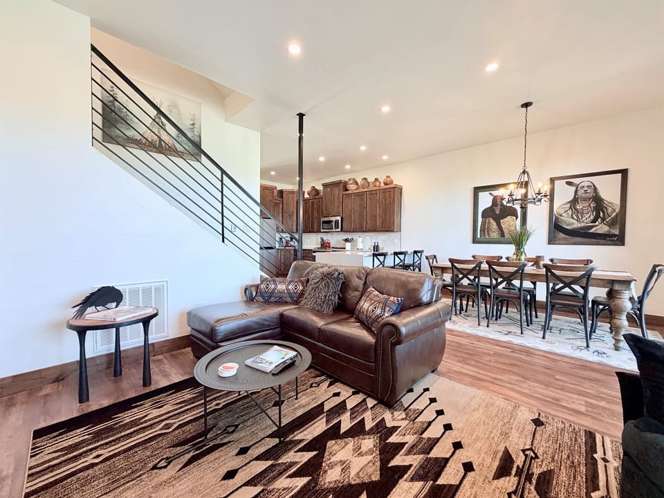 2) Open-concept living area with seamless flow to the dining space and kitchen—ideal for relaxing and gathering.
