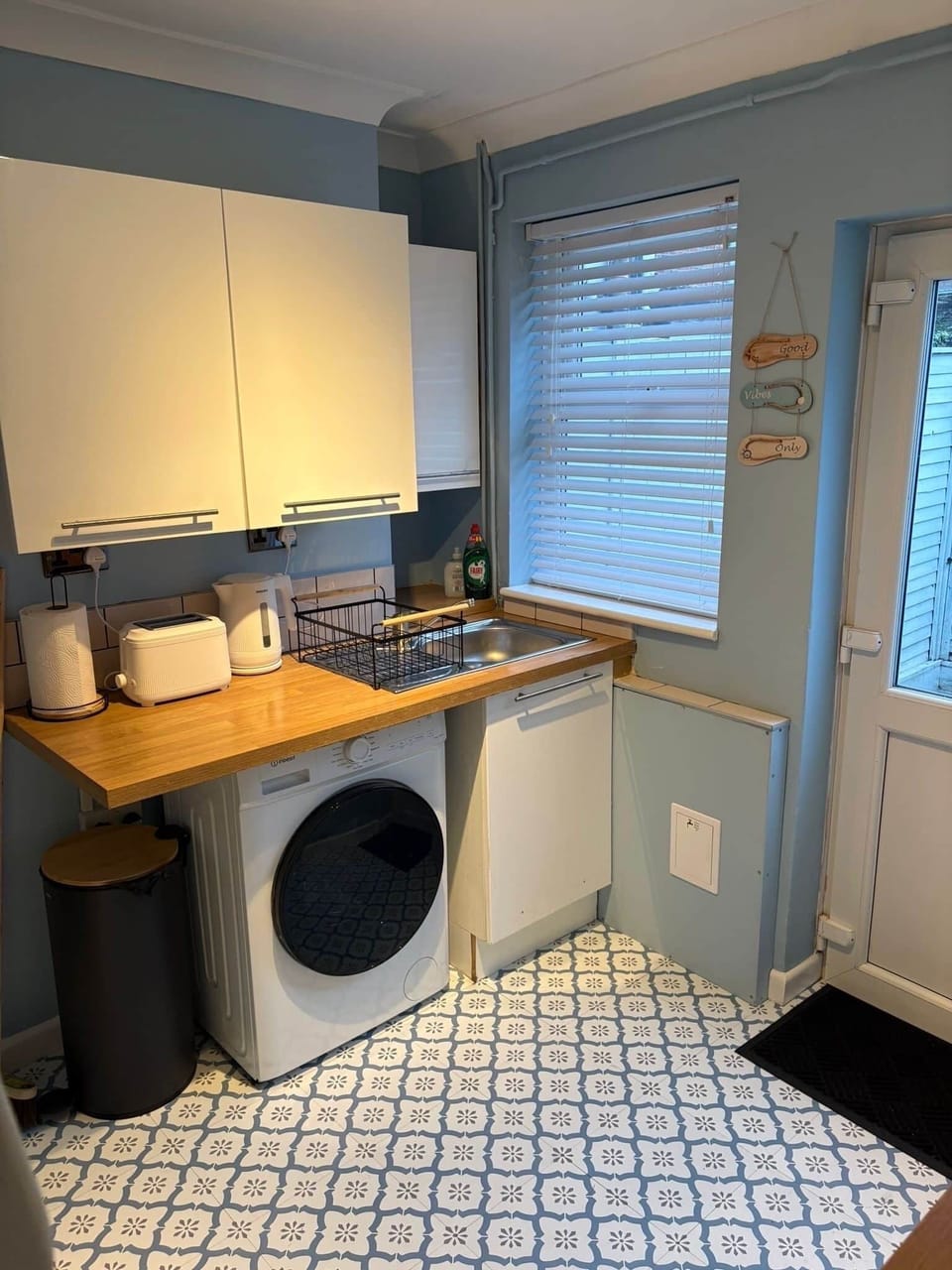 Washing machine and sink