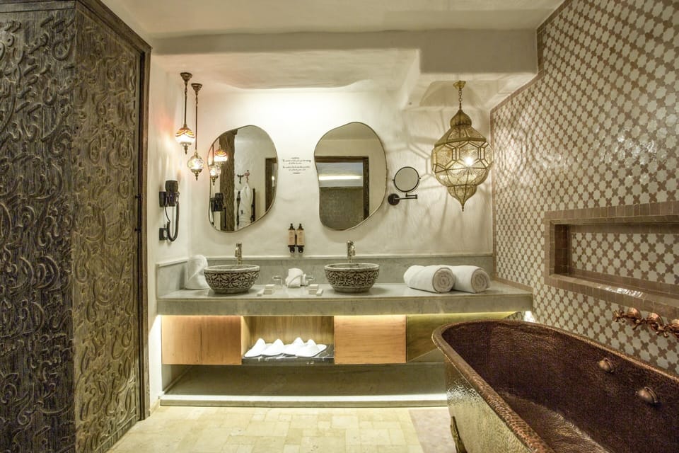 Romantic Suite, Private Bathroom | Free WiFi