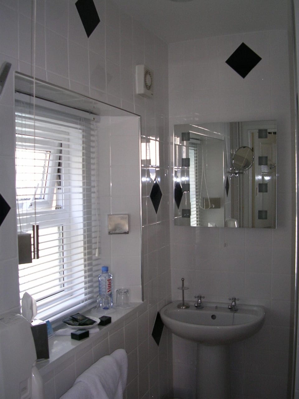 Superior Double or Twin Room, Courtyard View | Bathroom