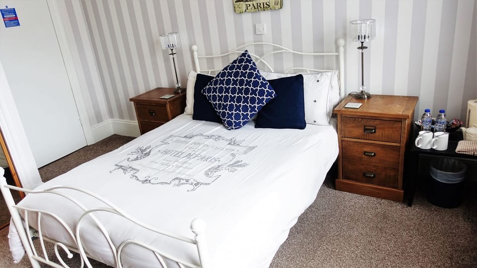Luxury Double Room | Iron/ironing board, free WiFi, wheelchair access