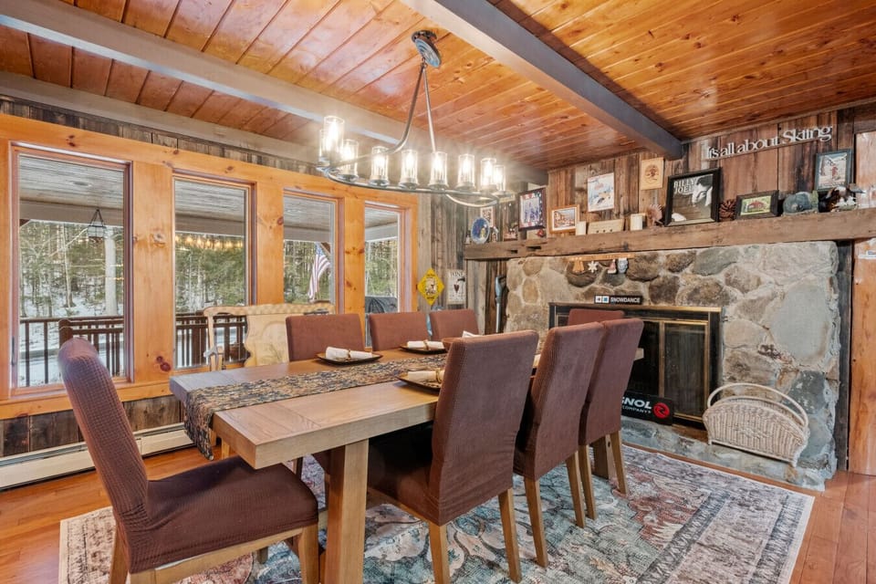 Enjoy family dinners with amazing views! Fireplace is not operational and only decorative