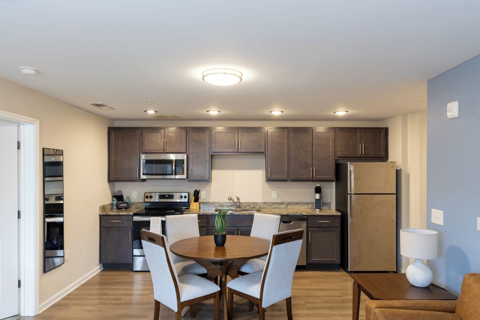 Apartment (2 Bedrooms) | Private kitchen | Fridge, microwave, oven, stovetop