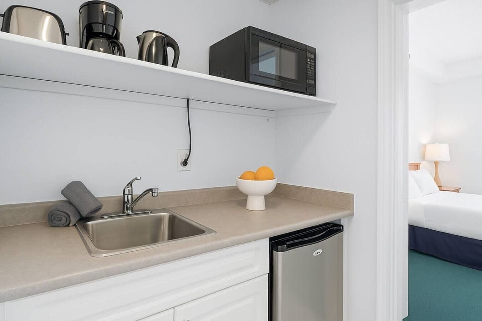 The kitchenette is available for a quick meal preparation. Equipped with mini fridge, microwave, coffee maker, toaster and hot water kettle.