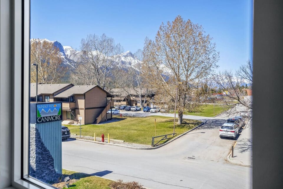 Savor the stunning views of the mountains!