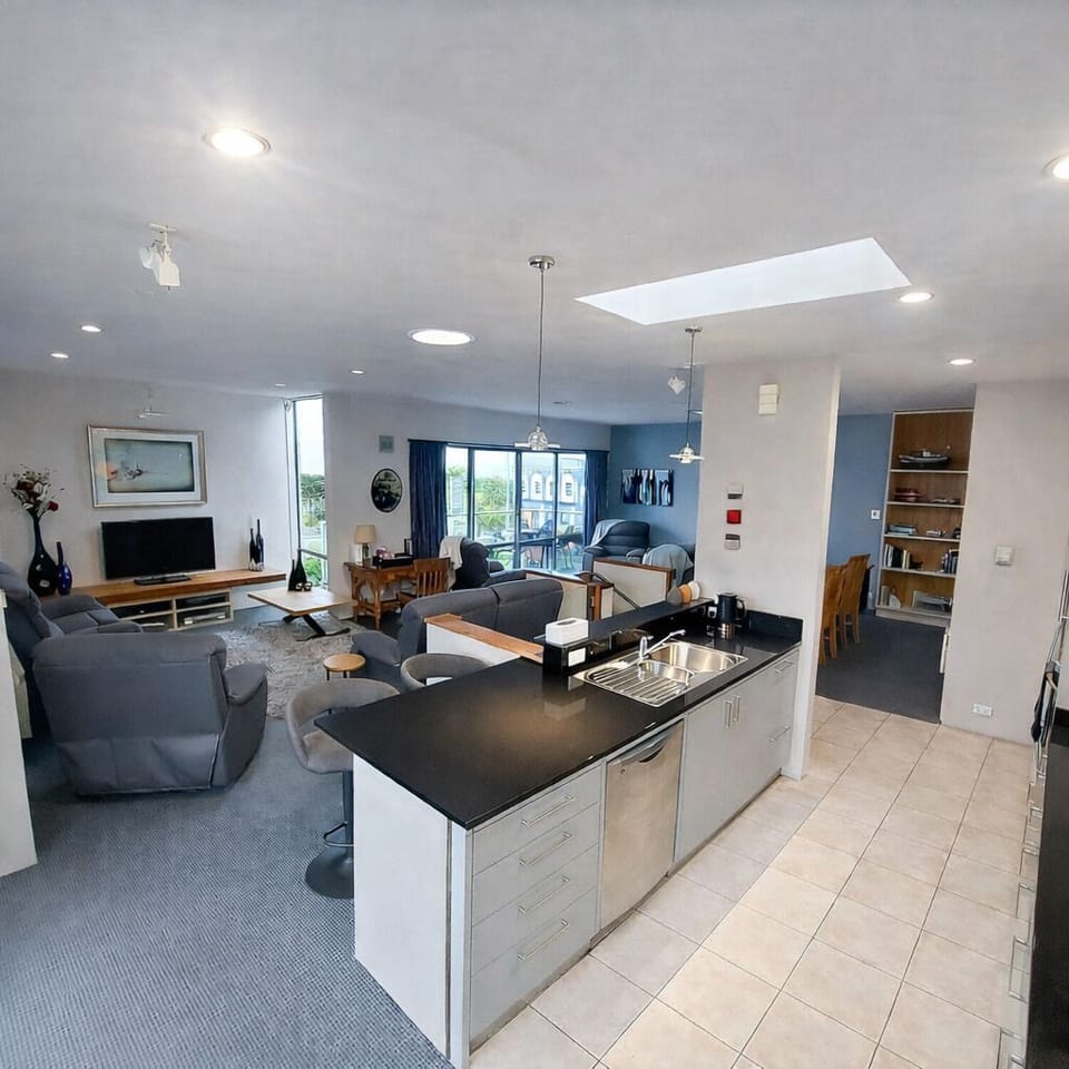 Open Plan Living with stunning views to enjoy  - Beach and Mountains