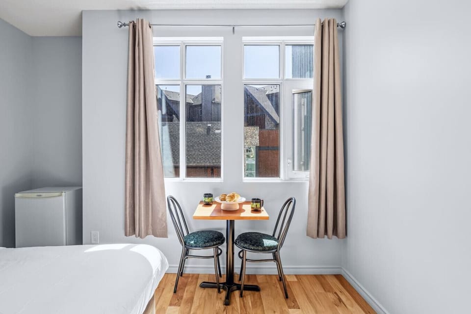 Enjoy a delightful meal by the window!