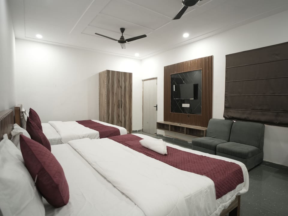 Family Room | Free WiFi