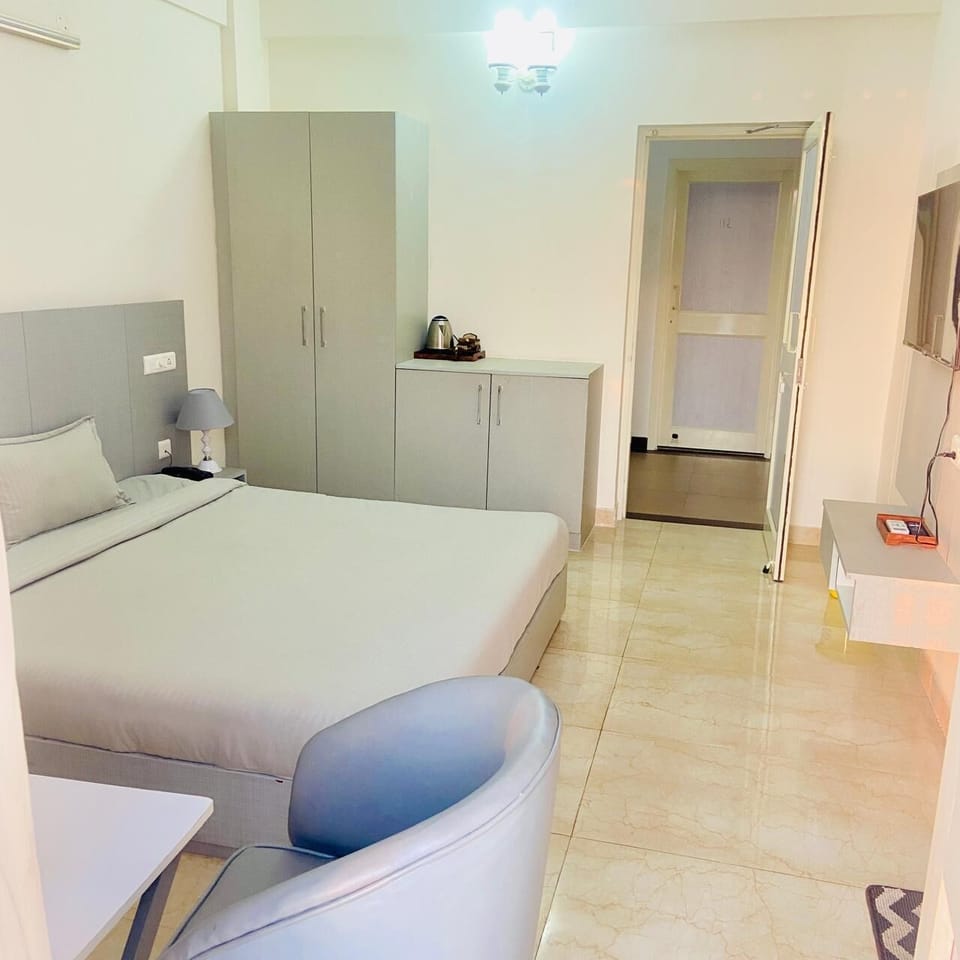 Deluxe Room, City View | Desk, WiFi (free)