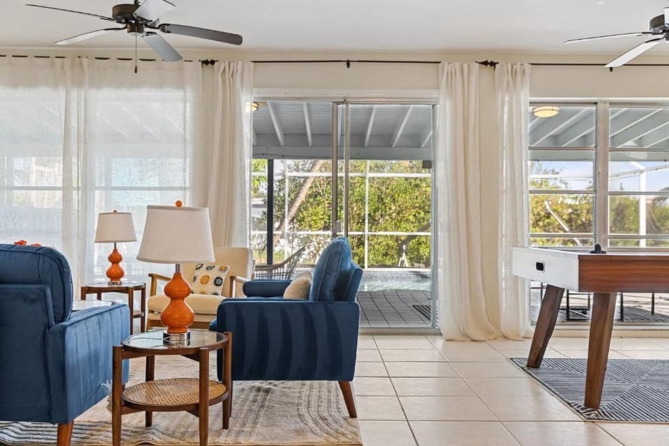Family House, 4 Bedrooms, Lanai, Canal View | Interior