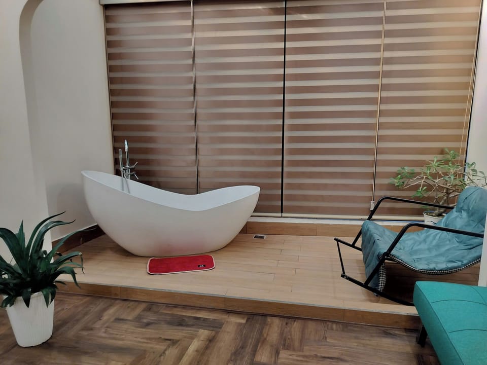Deluxe Double Room, Mountain View | Desk, laptop workspace, free WiFi