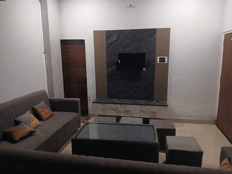 Laptop workspace, soundproofing, rollaway beds (surcharge), WiFi (free)