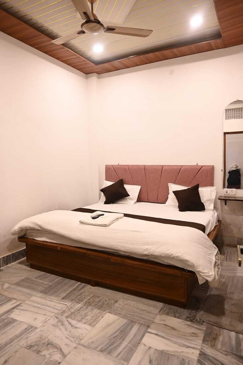 Deluxe Double Room | Free WiFi