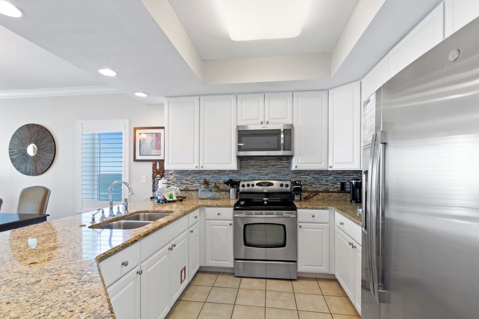 Signature Condo, 3 Bedrooms, Balcony, Beach View | Private kitchen | Fridge, microwave, oven, stovetop