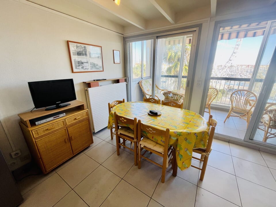 Apartment | Dining