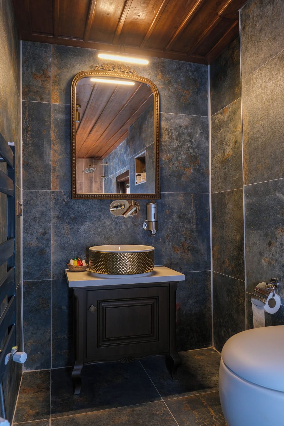 Luxury Room | Bathroom | Shower, hair dryer, towels, soap